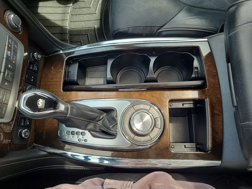Infiniti QX80 photo 25