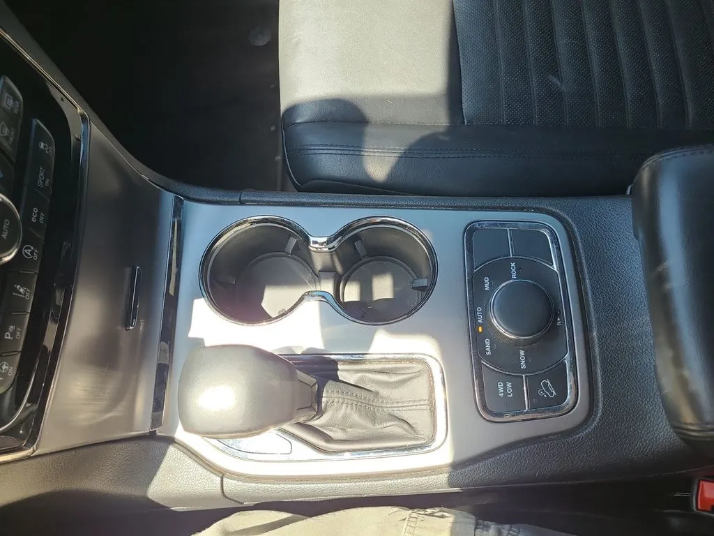 Jeep Grand Cherokee photo 22