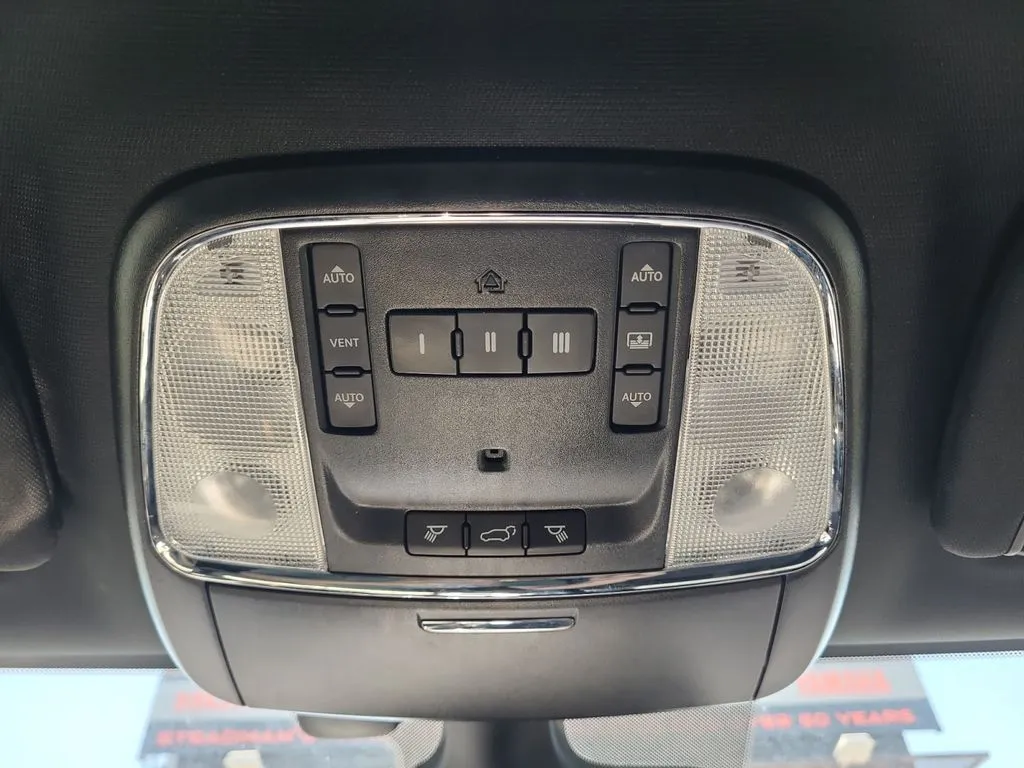 Jeep Grand Cherokee photo 24