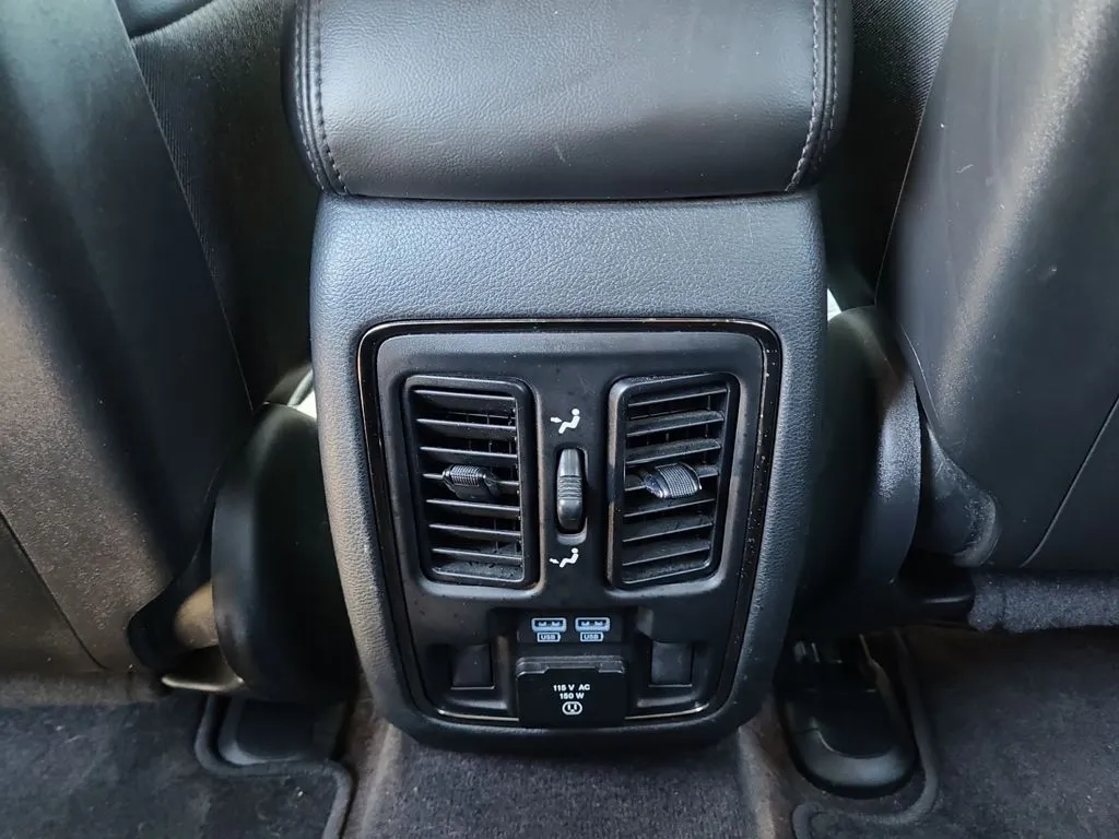 Jeep Grand Cherokee photo 29
