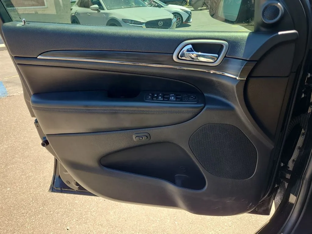 Jeep Grand Cherokee photo 17
