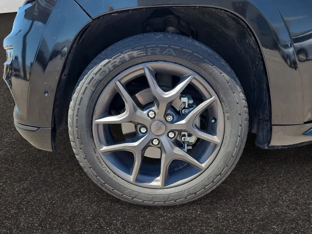 Jeep Grand Cherokee photo 14