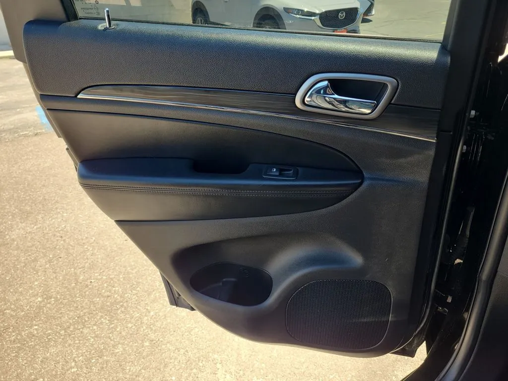 Jeep Grand Cherokee photo 28