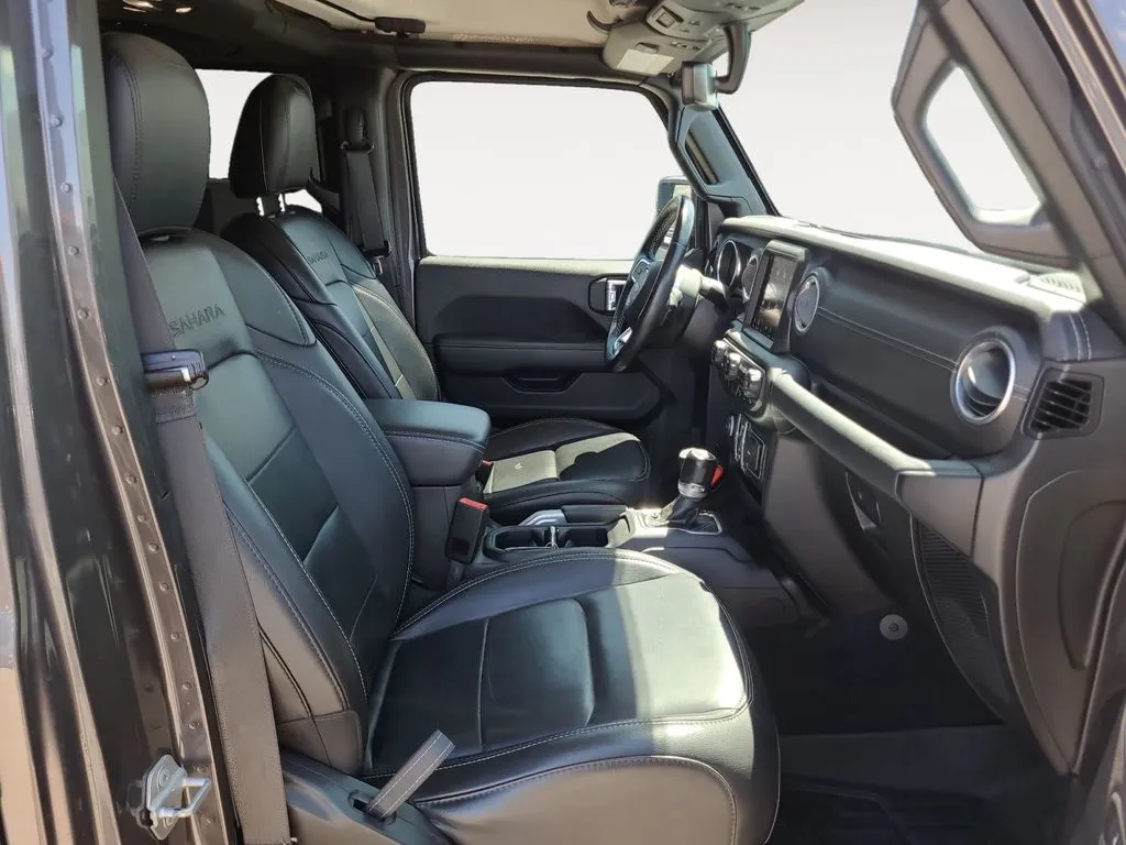Jeep Wrangler photo 15