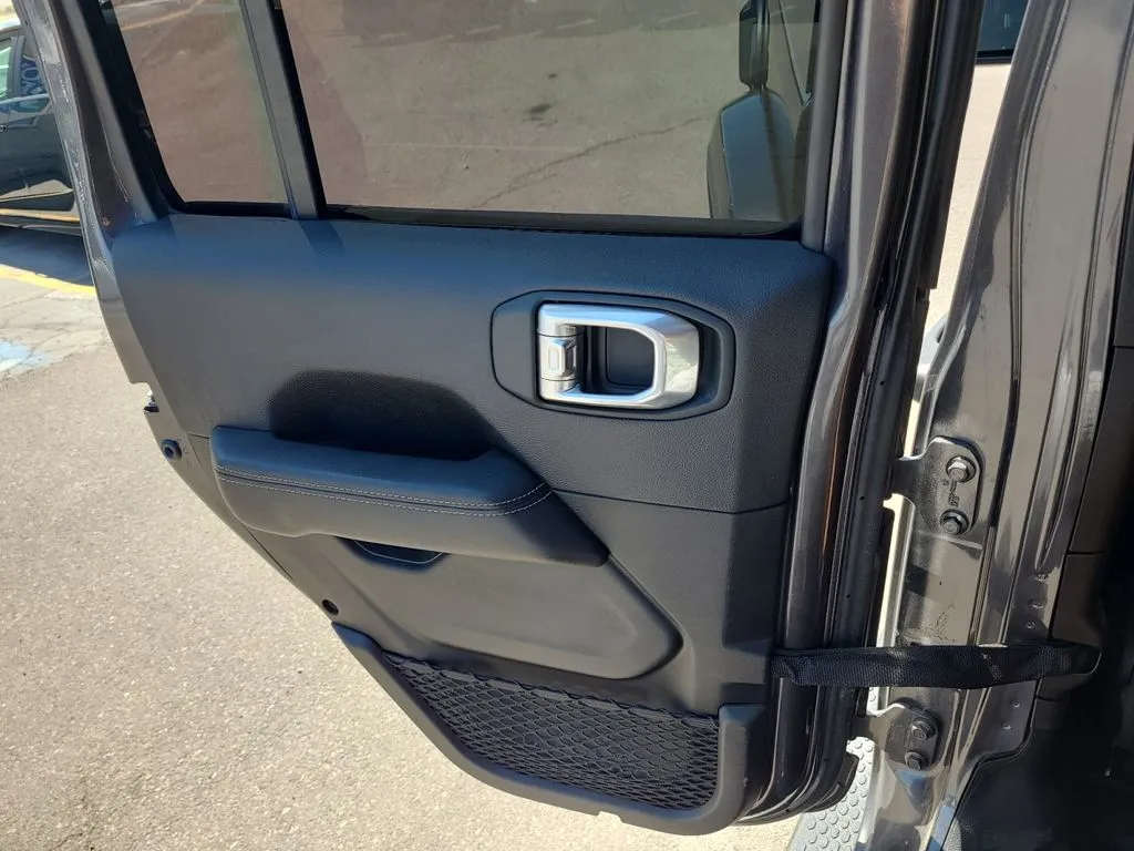 Jeep Wrangler photo 28