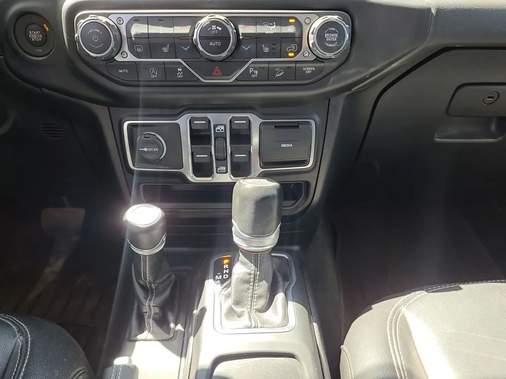 Jeep Wrangler photo 11