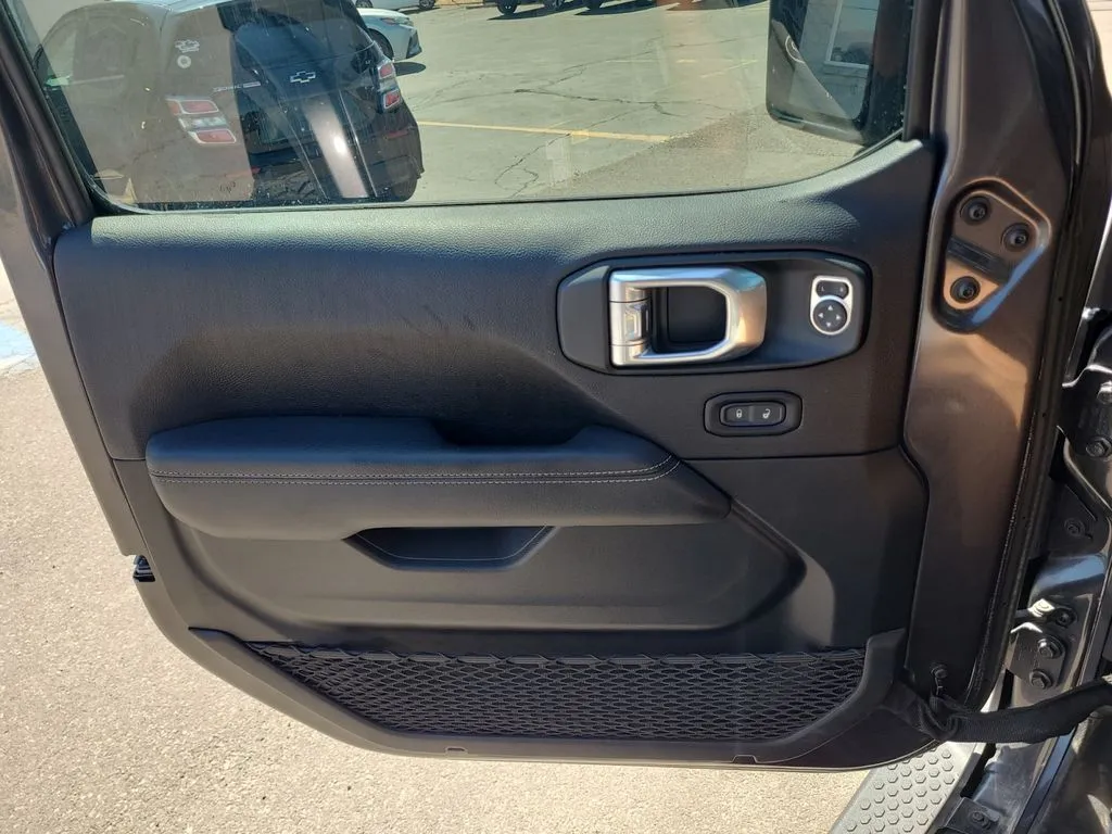 Jeep Wrangler photo 18