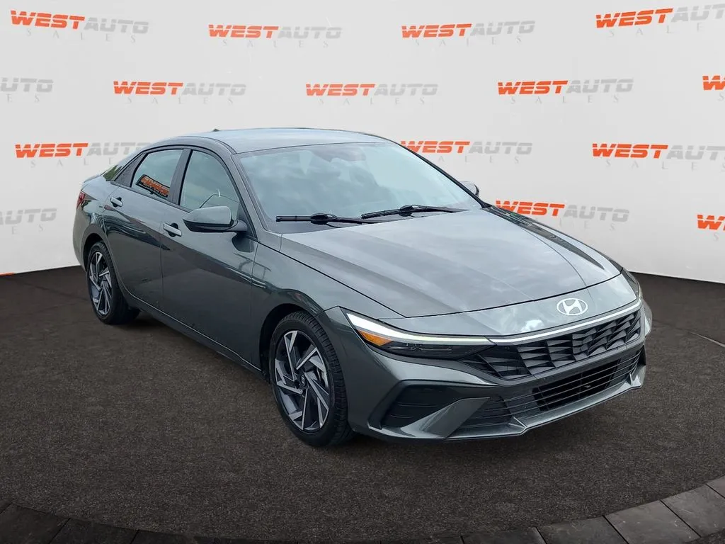 Hyundai Elantra photo 7