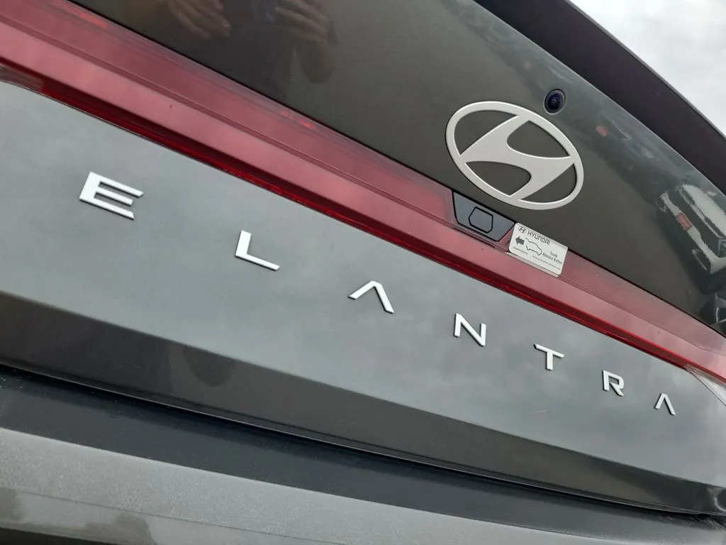 Hyundai Elantra photo 16