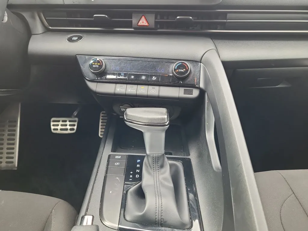 Hyundai Elantra photo 11