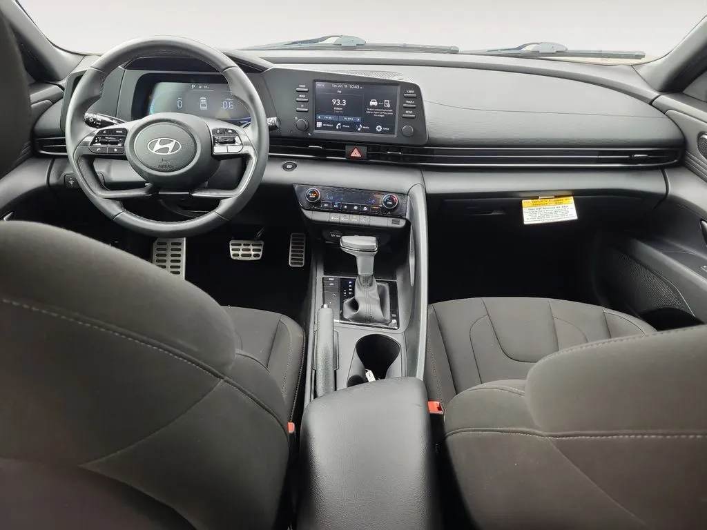 Hyundai Elantra photo 10
