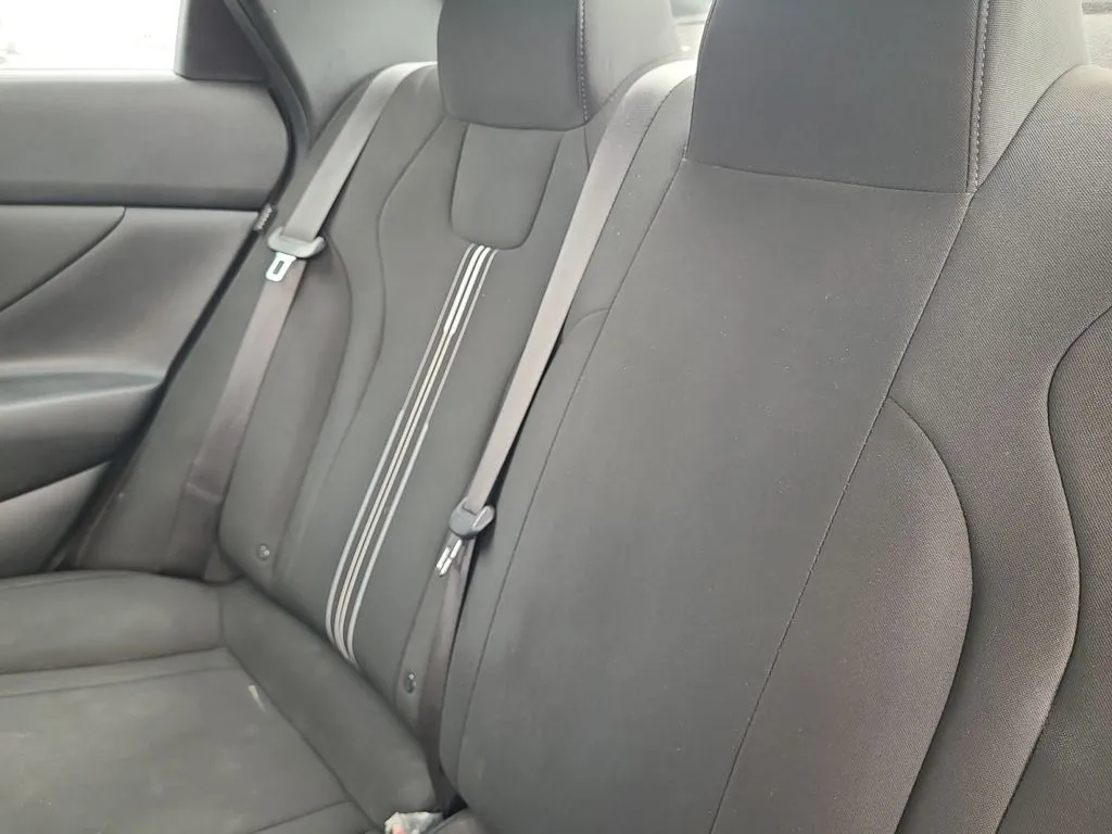 Hyundai Elantra photo 30