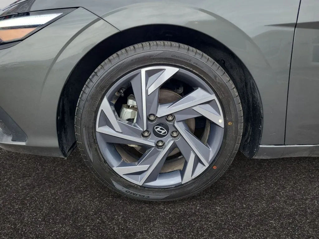 Hyundai Elantra photo 14