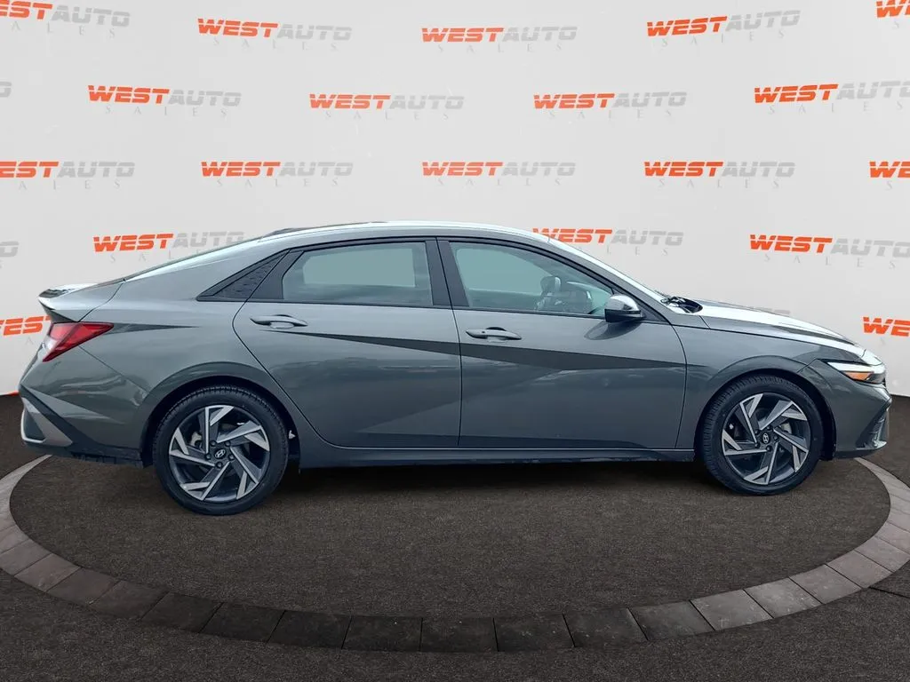 Hyundai Elantra photo 6