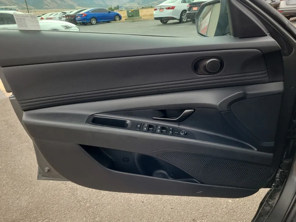 Hyundai Elantra photo 17