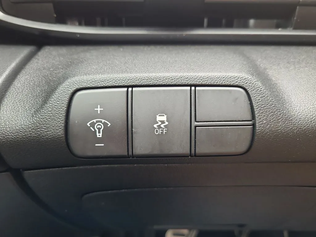 Hyundai Elantra photo 18