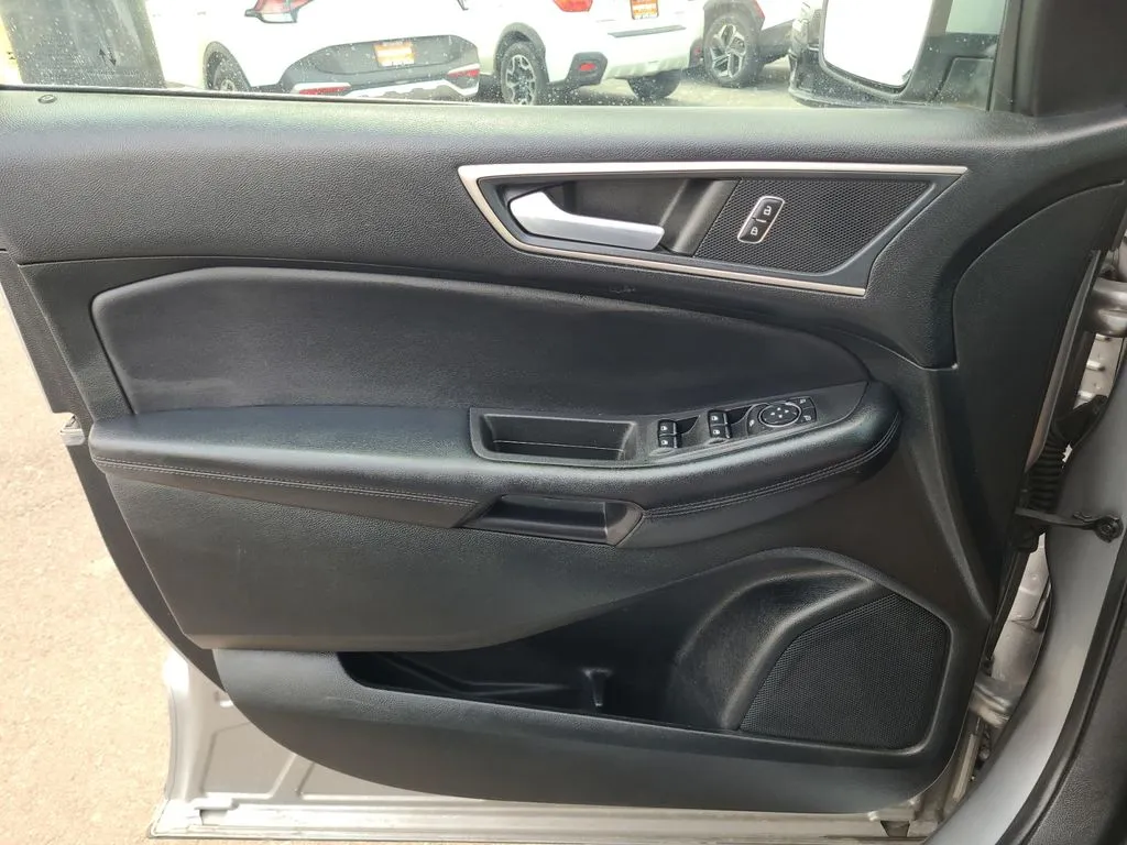 Ford Edge photo 16
