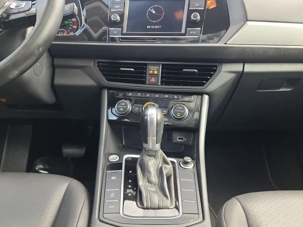 Volkswagen Jetta photo 11