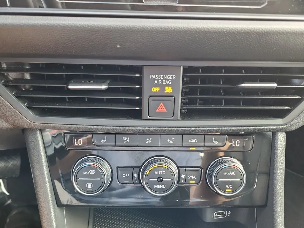 Volkswagen Jetta photo 25