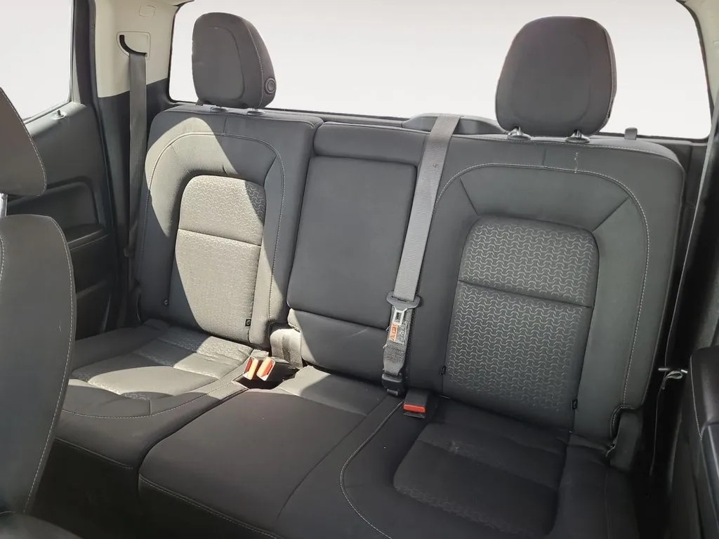 GMC Canyon photo 13