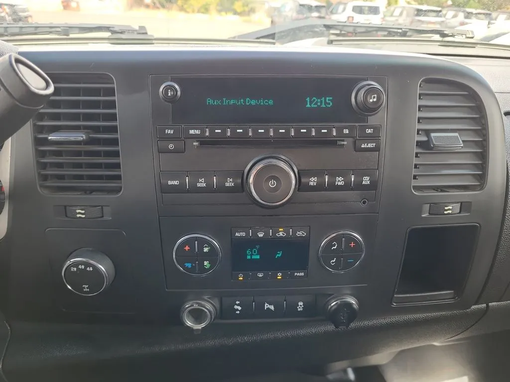 Chevrolet 3500HD photo 23