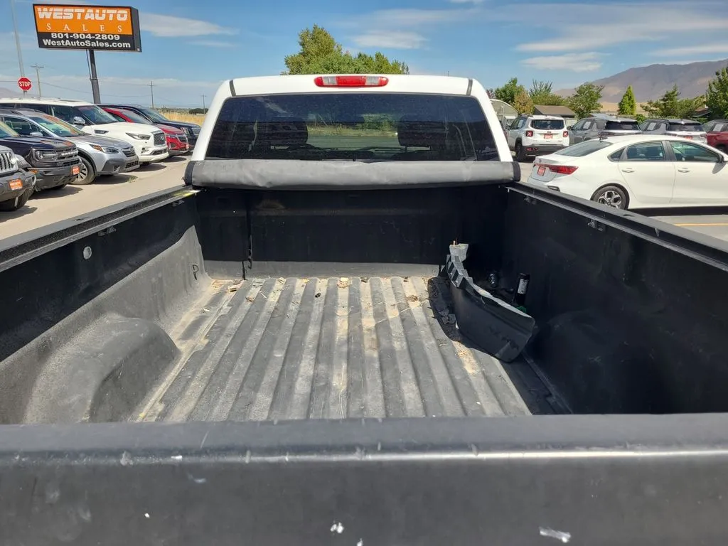 Chevrolet 3500HD photo 19
