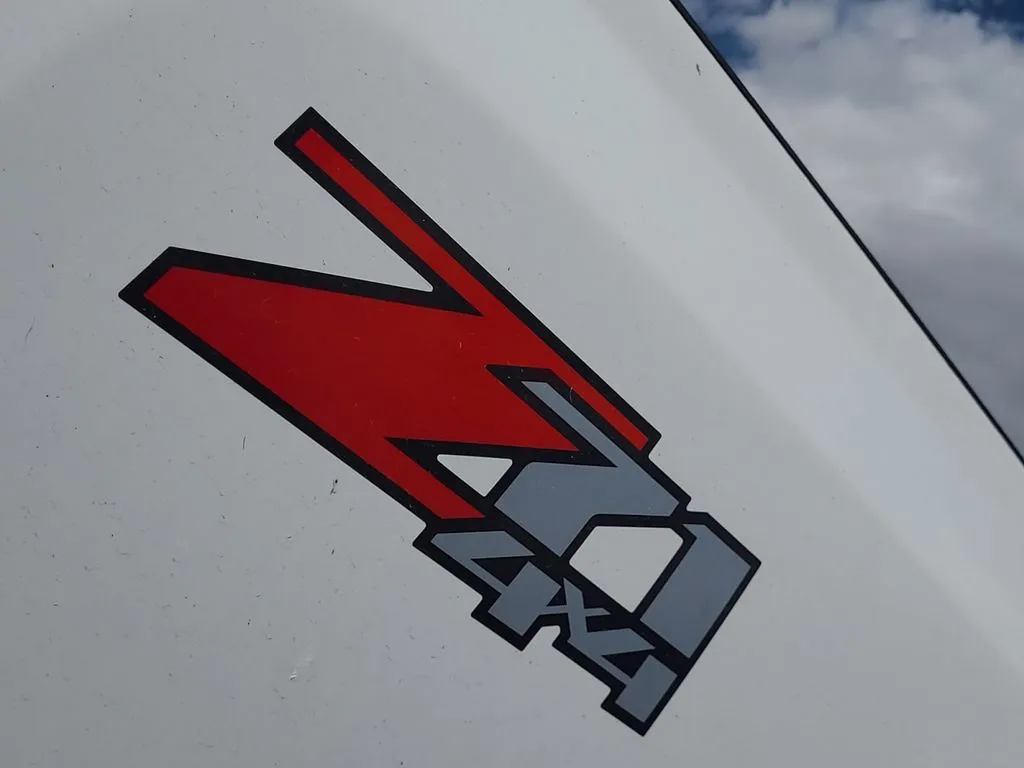 Chevrolet 3500HD photo 17