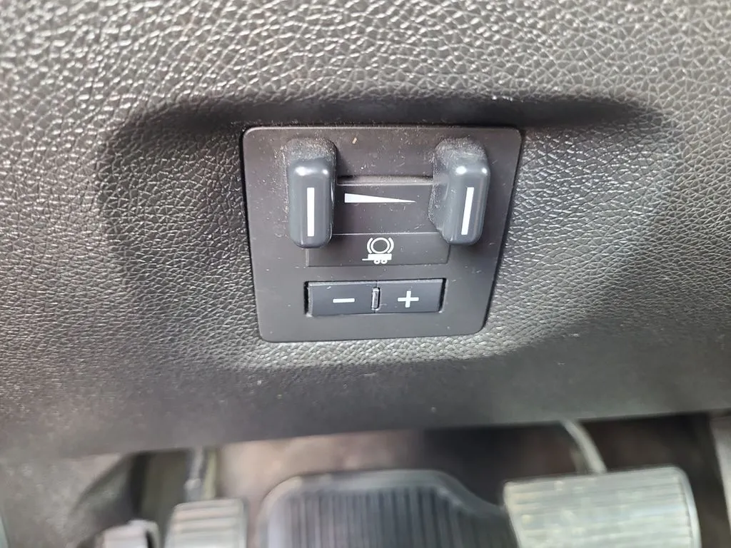 Chevrolet 3500HD photo 35