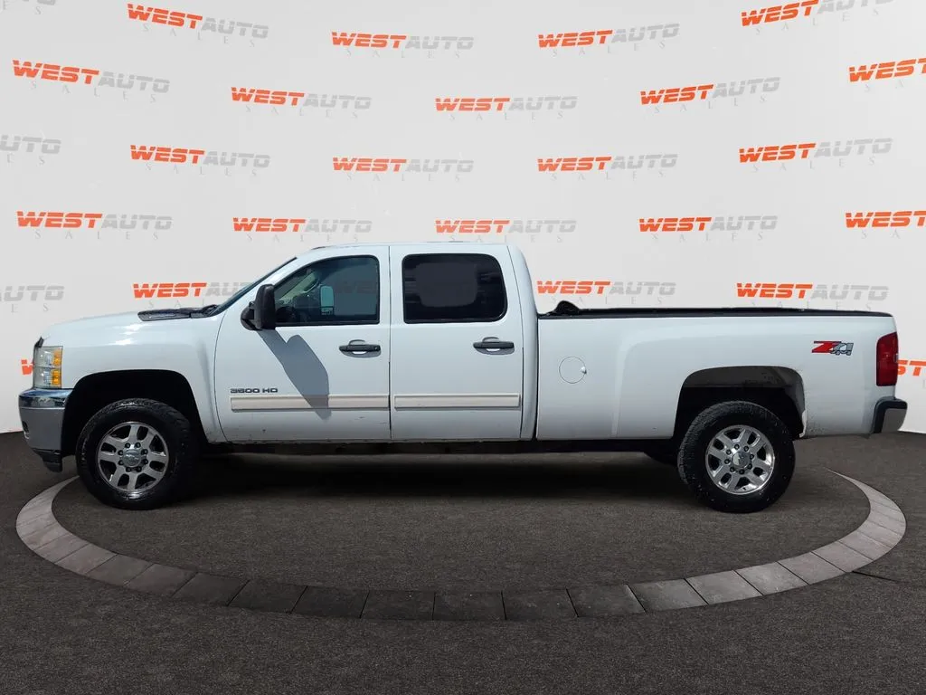 Chevrolet 3500HD photo 2