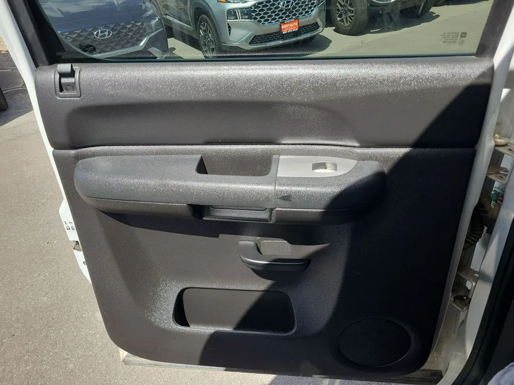 Chevrolet 3500HD photo 30