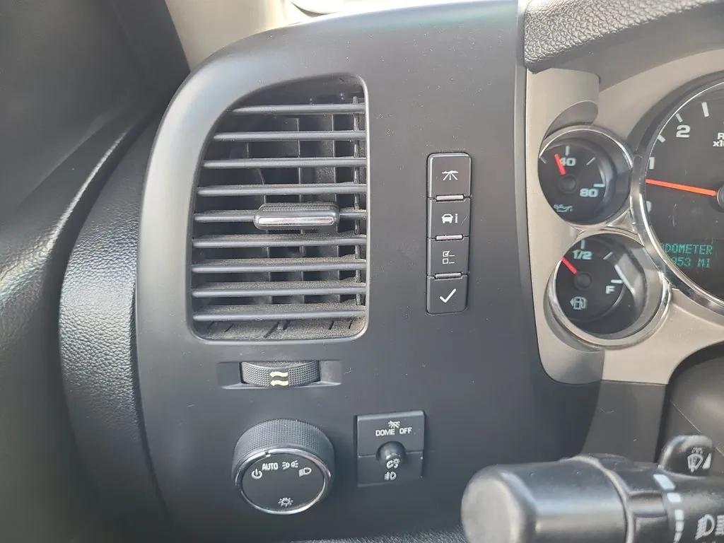 Chevrolet 3500HD photo 21