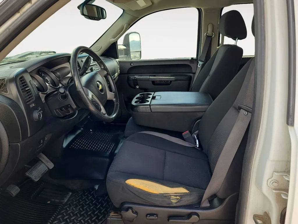 Chevrolet 3500HD photo 9