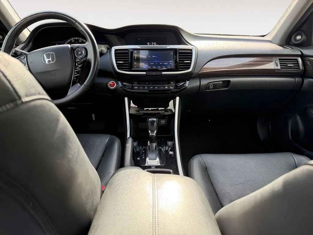 Honda Accord photo 11