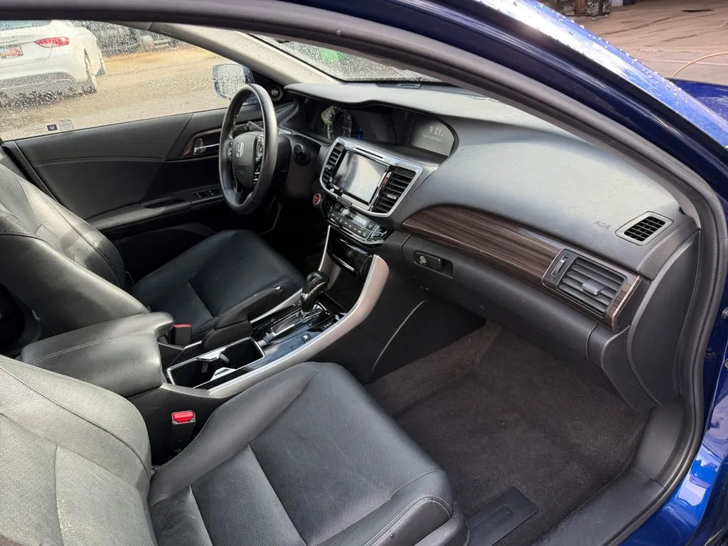 Honda Accord photo 16