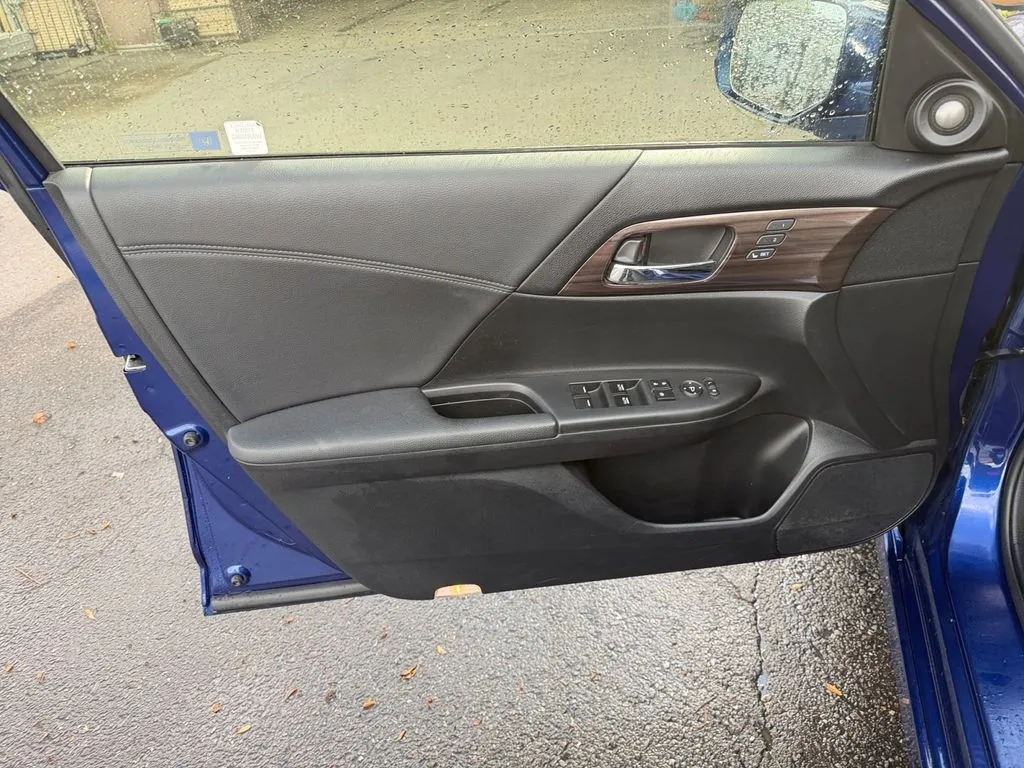 Honda Accord photo 19