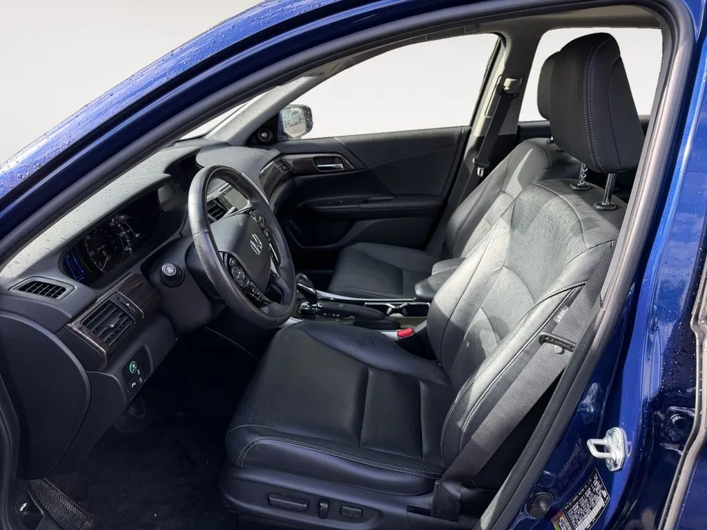 Honda Accord photo 9