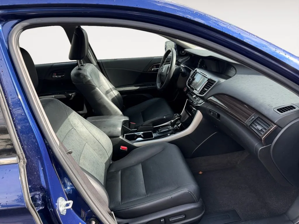 Honda Accord photo 15