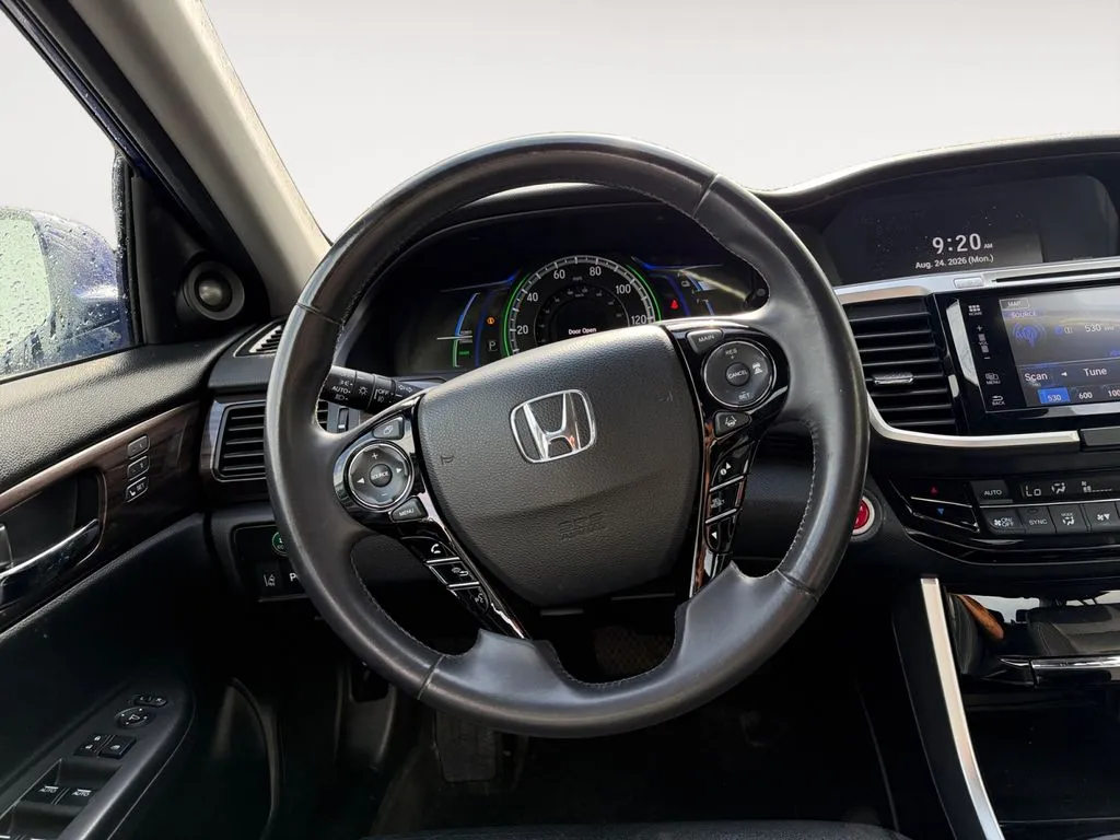 Honda Accord photo 12