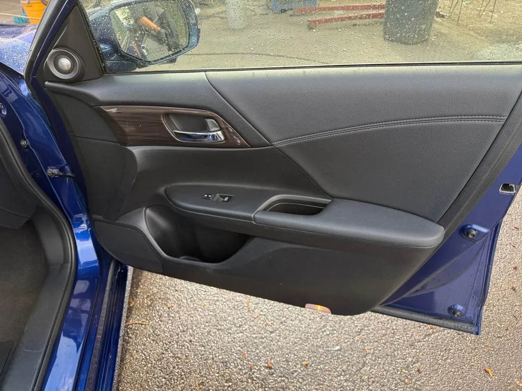 Honda Accord photo 17