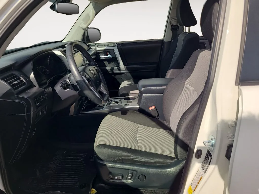 Toyota 4Runner photo 9