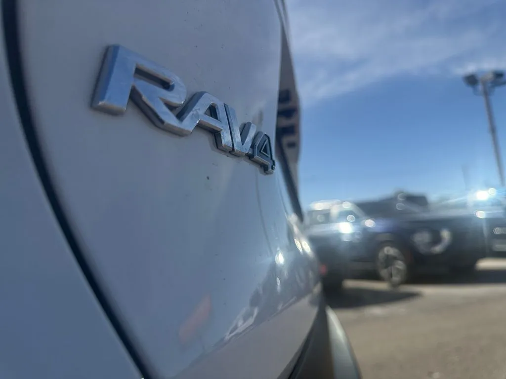 Toyota RAV4 photo 17