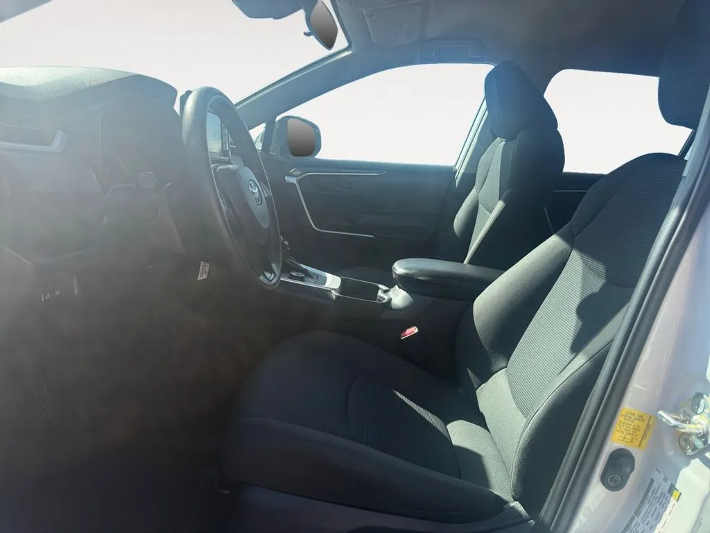 Toyota RAV4 photo 9