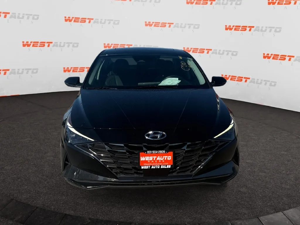 Hyundai Elantra photo 8