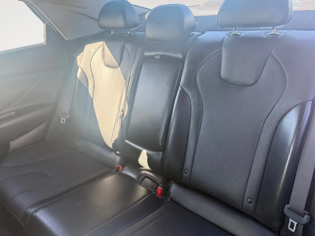 Hyundai Elantra photo 13
