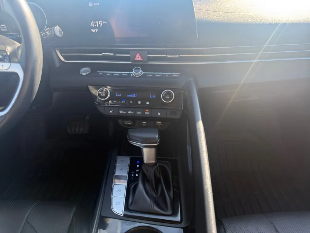 Hyundai Elantra photo 11
