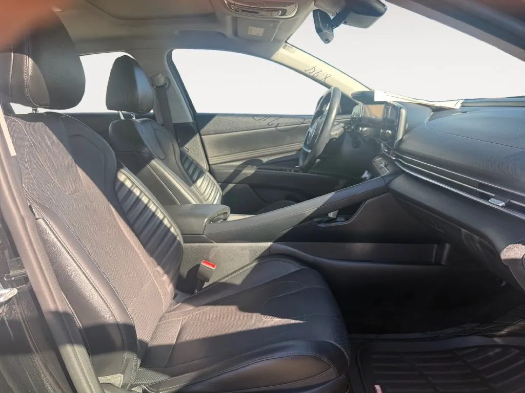 Hyundai Elantra photo 15