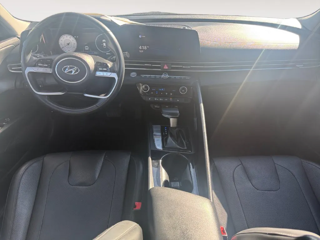 Hyundai Elantra photo 10
