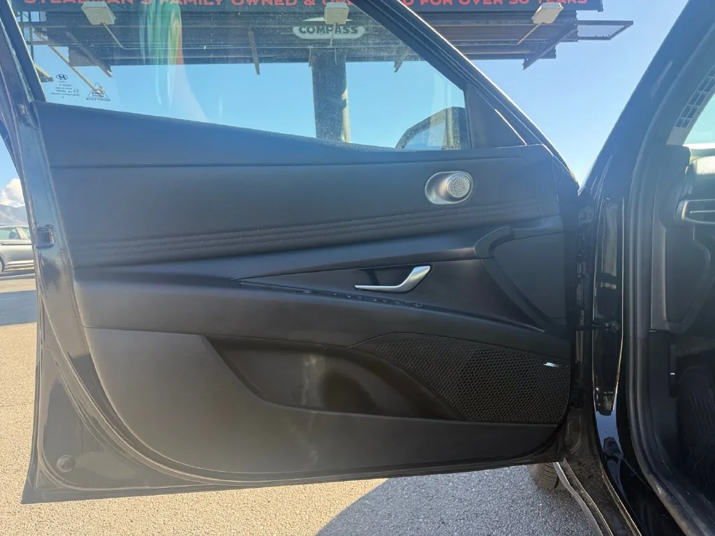 Hyundai Elantra photo 16