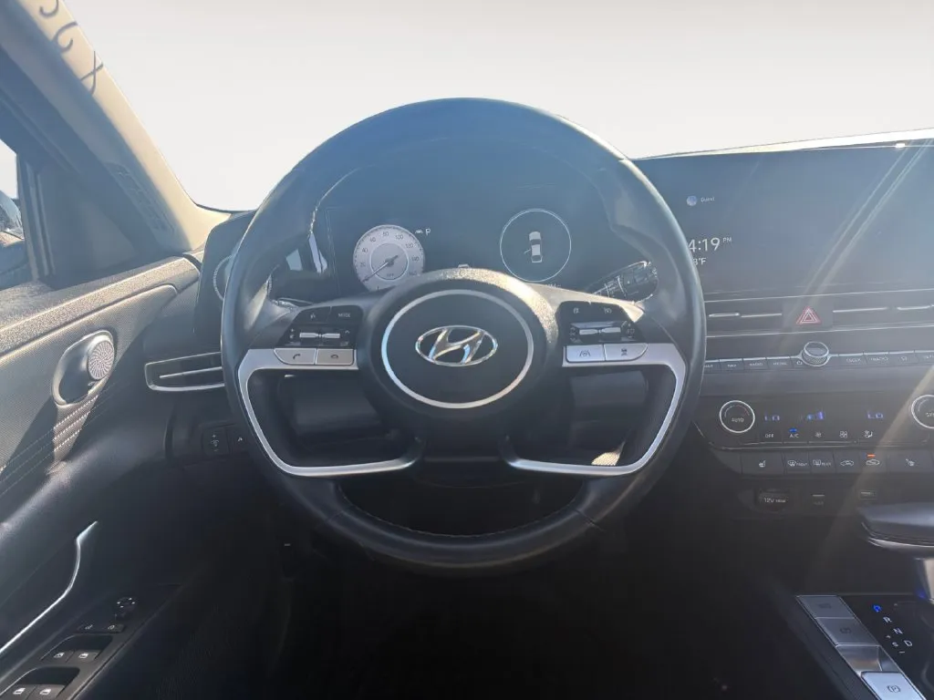 Hyundai Elantra photo 12