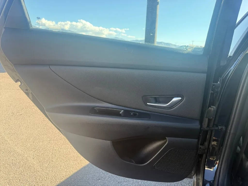 Hyundai Elantra photo 23